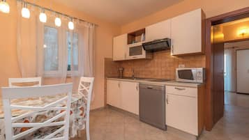 Apartment, 1 Bedroom, Accessible, Smoking | Interior
