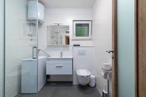Bathroom - Cosy Suite With Garden & Terrace (Trogir)
