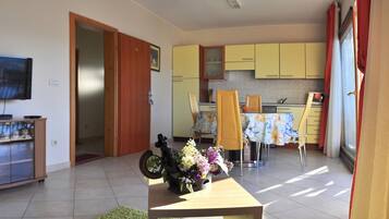 Apartment, 1 Bedroom, Smoking | Room amenity