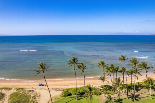 Steps to Beach! 2 King Beds and Extremely Walkable!