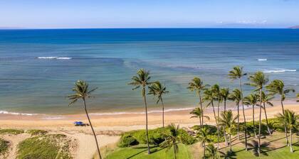 Steps to Beach! 2 King Beds and Extremely Walkable!