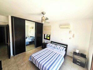 4 bedrooms, in-room safe, iron/ironing board, free WiFi - Spacious 4 Bedroom detached villa with large pool/jacuzzi, outside Bar in Paphos (Chloraka)