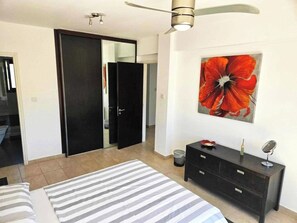 4 Schlafzimmer, Zimmersafe, Bügeleisen/Bügelbrett, kostenloses WLAN