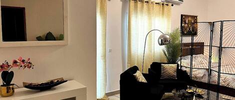 Apartment, 1 Bedroom, Balcony | Living room