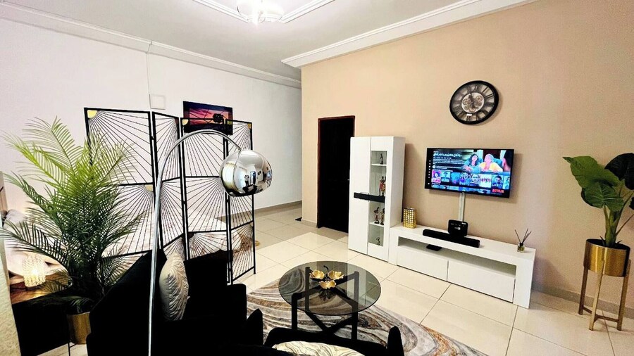 Medo's Luxury Houses - Large Studio