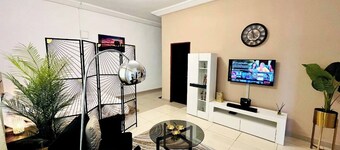 Medo's Luxury Houses - Large Studio