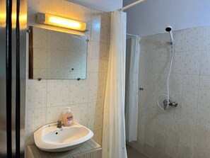 Apartment, 1 Bedroom, Balcony | Bathroom | Toilet paper - Medo's Luxury Houses - Large Studio (Abidjan)