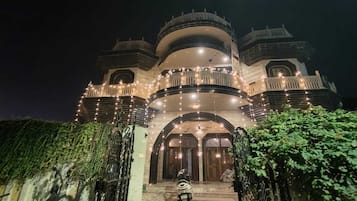 Fachada de la propiedad