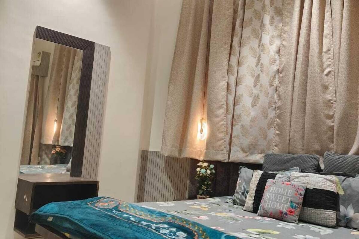 Premium bedding, free WiFi, bed sheets