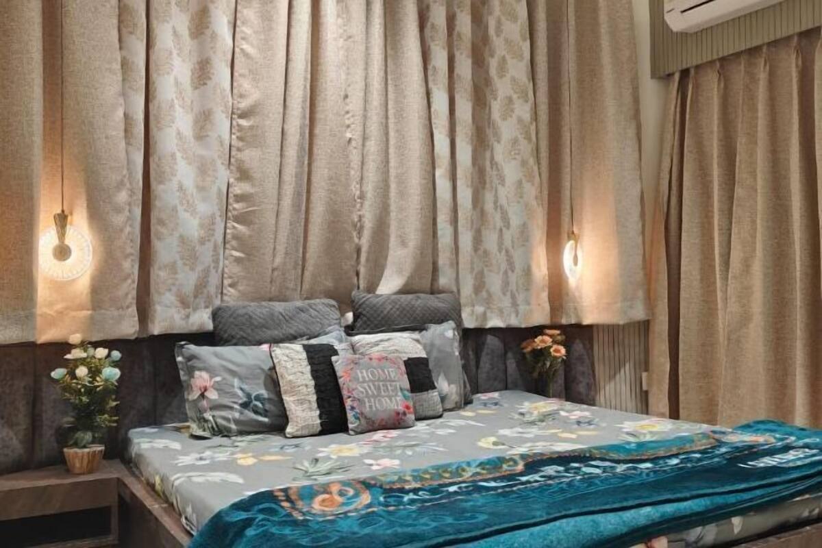 Premium bedding, free WiFi, bed sheets