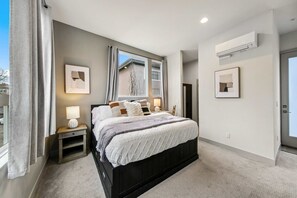 Unclassified image, 4 of 29, button