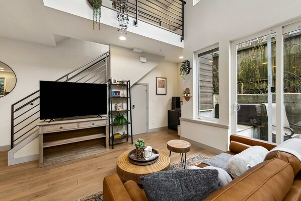 Fernseher, Stereoanlage, Arbeitsbereiche