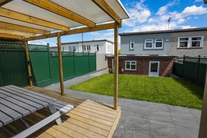 House, 3 Bedrooms, Patio, Garden View | Outdoor dining