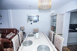 House, 3 Bedrooms, Patio, Garden View | Dining room
