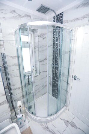 House, 3 Bedrooms, Patio, Garden View | Bathroom