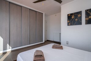 4 Schlafzimmer, Bügeleisen/Bügelbrett, kostenloses WLAN, Bettwäsche
