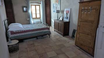 4 Schlafzimmer, Bügeleisen/Bügelbrett, WLAN, Bettwäsche