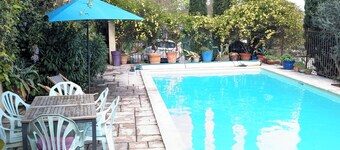 House just outside Montpellier with large swimming pool
