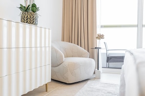 Standard Apartment, Balcony, City View | Living area