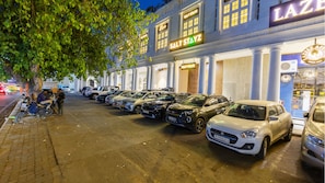 Fassade der Unterkunft – Abend/Nacht