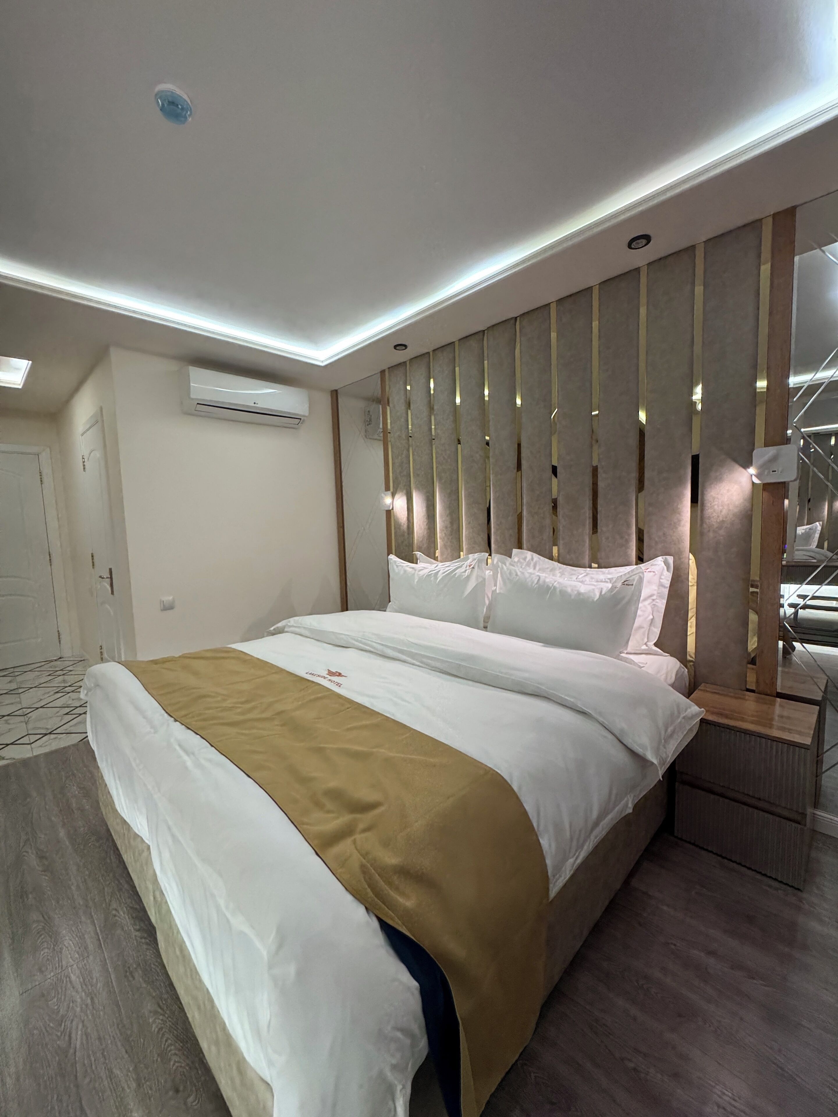 Photo - LakeSide Hotel by EDEN Group