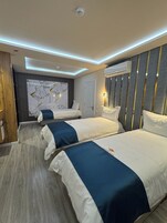 Caja de seguridad en la habitación y escritorio 