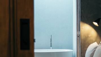 豪華雙人房 | 房內夾萬、書桌、手提電腦工作空間、遮光窗簾/窗簾