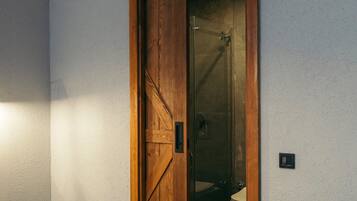 Economy Double Room | Bathroom | Shower, free toiletries, hair dryer, slippers