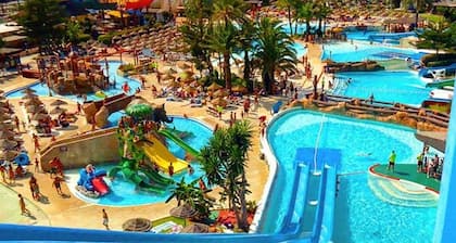 Villa With Pool, Walk to Beach, Restaurants, Shops