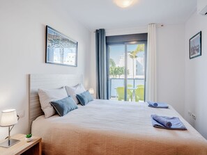 Room - Beautiful apartment for 4 people with WIFI, A/C, pool, TV and patio (Denia)