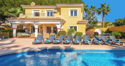 4 Bedroom Luxury Villa with 15m Heated Private Pool for Up-To 10 Guests