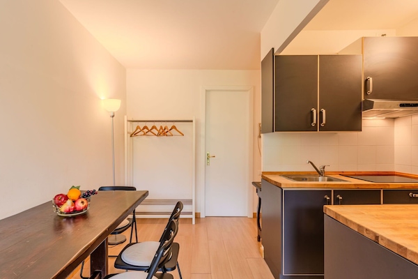 Interior Design, Flooring, Möbel, Holz, Fussboden, Decke, Küche, Countertop, Zimmer, Beleuchtung