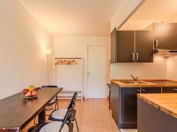 Interior Design, Flooring, Möbel, Holz, Fussboden, Decke, Küche, Countertop, Zimmer, Beleuchtung