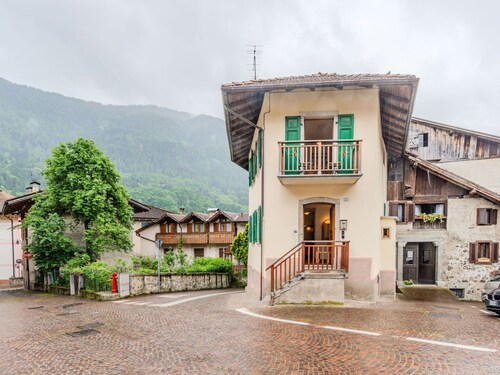 Wunderbares alleinstehendes Ferienhaus für 4 Gäste mit  W-LAN, TV und Balkon