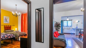 A room with a bed, a desk, and a chair. There is a mirror on the wall. - Beautiful apartment for 5 guests with A/C, WIFI and patio (Greve In Chianti)
