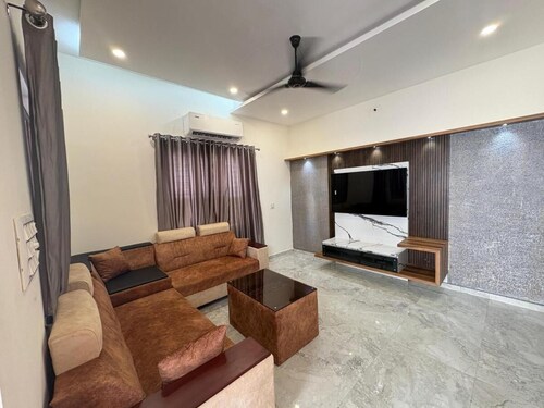 Charming 3-bedroom bungalow with WiFi, AC in peaceful Uchilakere