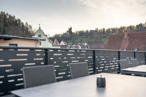 Outdoor dining - BPS Luxury Penthouse Apartment #7 - Elegant - Deluxe - Ultramodern (Horb am Neckar)