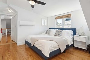 1 bedroom, desk, iron/ironing board, travel crib - Unique and Spacious Apartment with Heated Pool (Charleston)