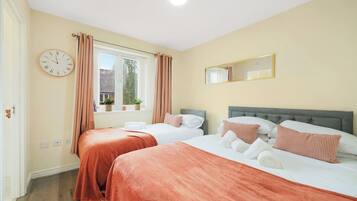 3 bedrooms, iron/ironing board, travel cot, free WiFi