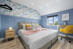 2 slaapkamers, een strijkplank/strijkijzer, reisbedje, wifi