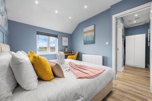 2 slaapkamers, een strijkplank/strijkijzer, reisbedje, wifi