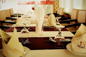 Restaurant - Hotel Luxury Inn (Dhaka)
