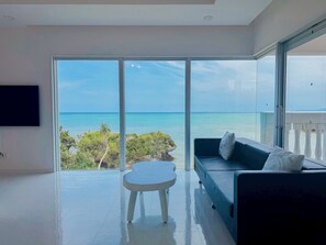 Superior Villa, Ocean View | Interior - Shallows (Onna)