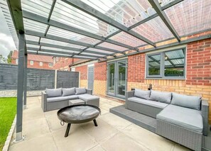 Dormitorio compartido, 1 habitación, fumadores, vistas al jardín | Terraza o patio
