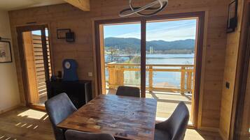 Penthouse Sénior, vue lac | 1 chambre, literie de qualité supérieure, surmatelas