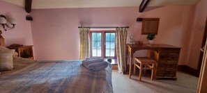 4 bedrooms, desk, iron/ironing board, travel cot