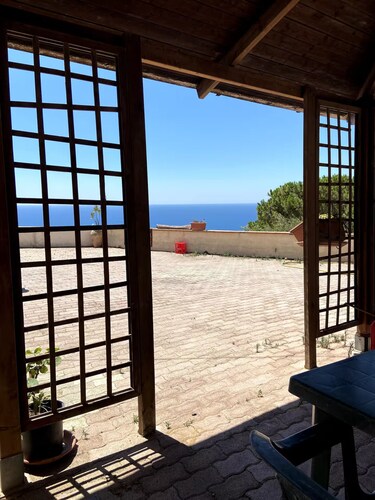 Cozy cottage with panoramic sea view and bathtub in Montesole, Licata