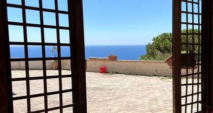 Cozy cottage with panoramic sea view and bathtub in Montesole, Licata