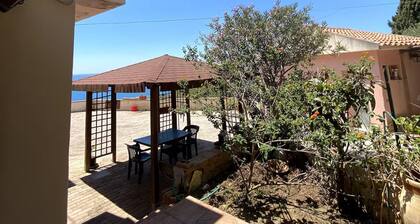 Cozy cottage with panoramic sea view and bathtub in Montesole, Licata