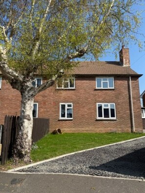 Exterior - Family home close to Lulworth Cove, Durdle Door, The Tank Musuem & Monkey World (Wool)